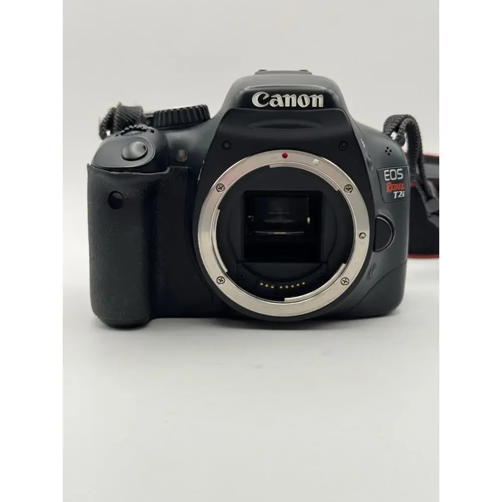 Canon EOS Rebel T2i DSLR Camera Body Strap Charger New Battery Turns On Black